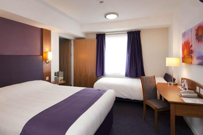 Premier Inn 호셤 외부 사진